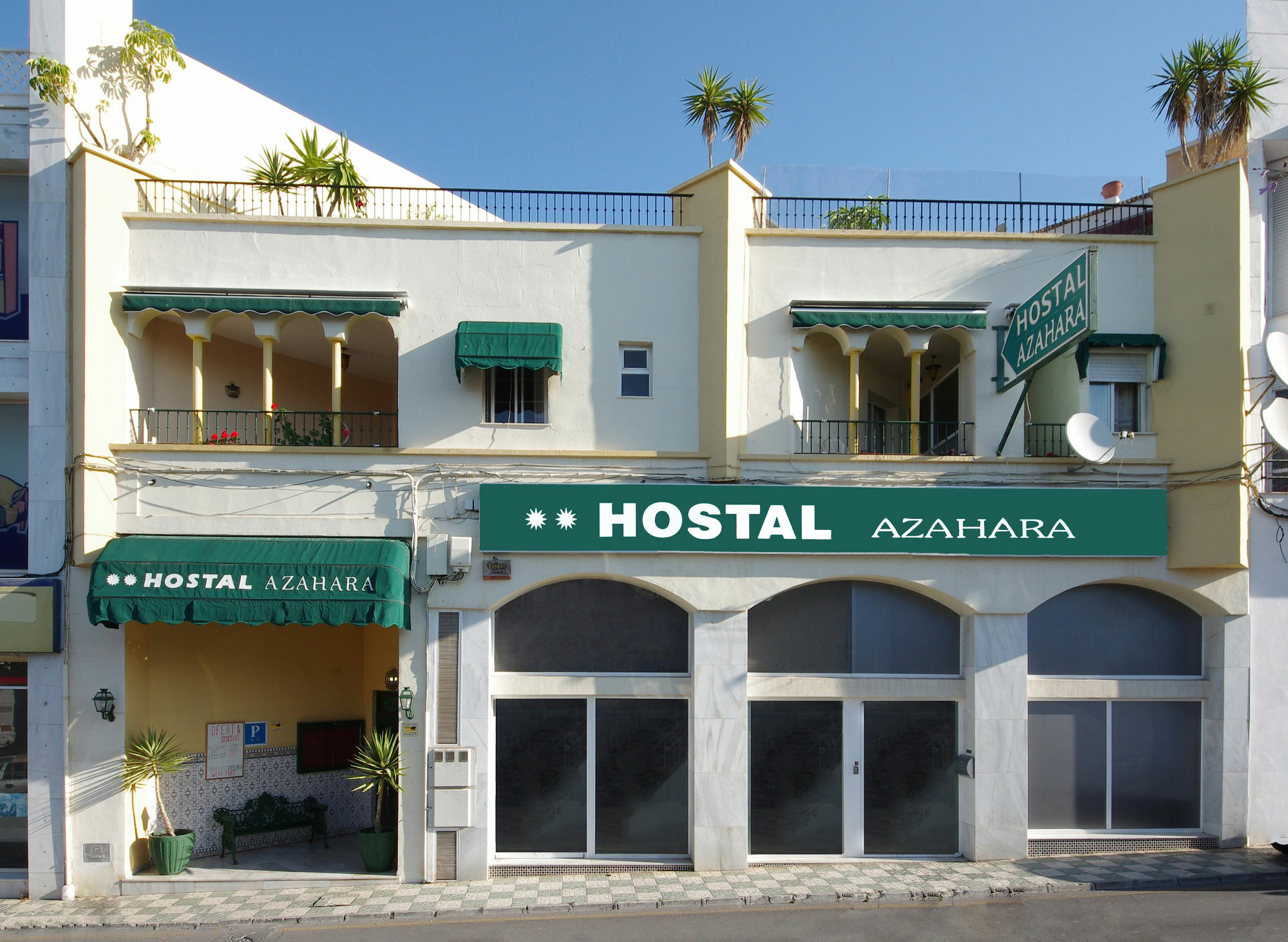 ホテル ホスタル アサハラ ネルハ エクステリア 写真